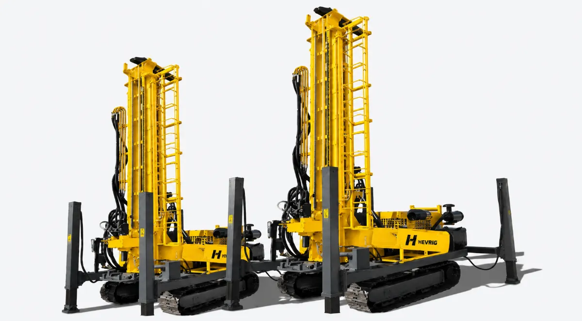 HEVRIG HVPW400 showing mast, rotary head and crawler undercarriage